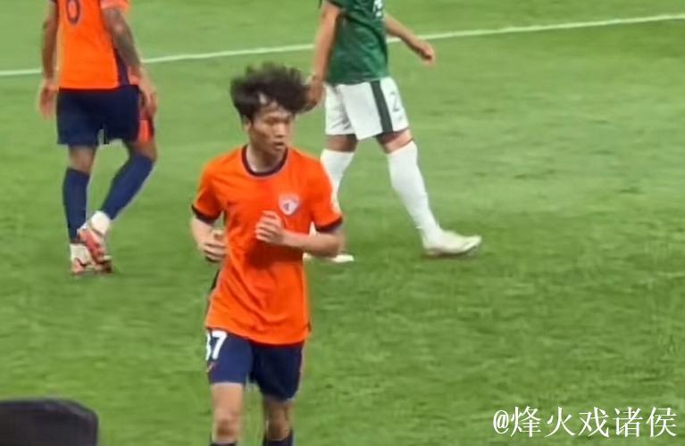 韦所为加入重庆铜梁龙训练，青岛海牛球员身份引关注